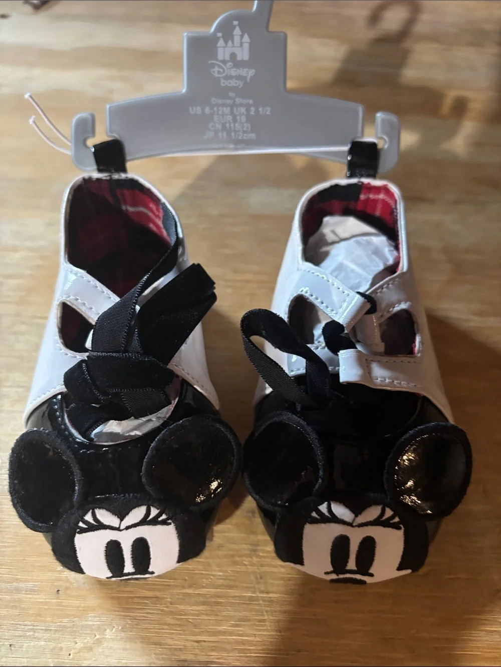 Disney Baby Minnie Mouse White and Black Crib Shoes size 6-12m